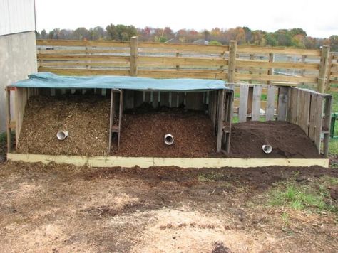 Multiple bin composting system Stable Management, Pasture Management, Paddock Trail, Manure Composting, Horse Farm Ideas, Horse Paddock, Horse Manure, Paddock Paradise, Horse Shelter