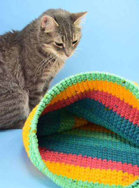 Cat Hideaway, Crochet Pets, Cat Projects, Crochet Cats, Crochet Cat Bed, Crochet Pet, Crochet Cat Toys, Cat Couch, Tutorial Amigurumi