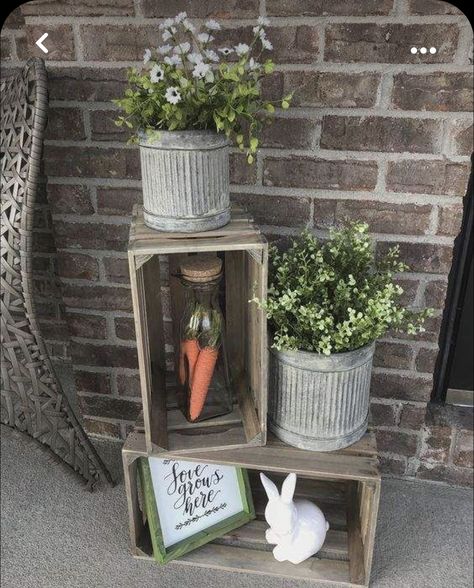 Farmhouse Front Porch Decor, Front Porch Remodel, Easter Porch, Easter Porch Decor, Diy Osterschmuck, Front Porch Makeover, Spring Porch Decor, Porch Remodel, Porch Makeover