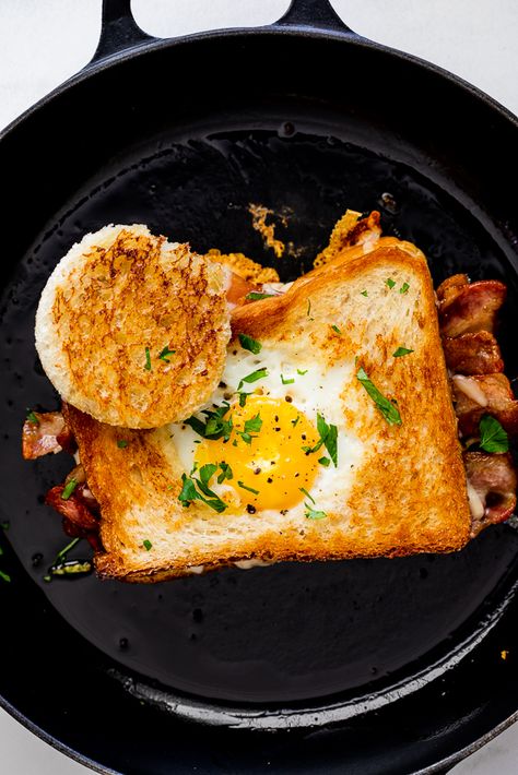 Grilled Cheese With Bacon, Breakfast Grilled Cheese, Egg In A Hole, Bacon Grilled Cheese, Bacon In The Oven, Egg And Cheese, Bacon Breakfast, Grilled Cheese Recipes, Fried Eggs