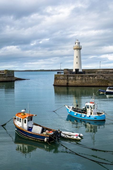 Donaghadee Lighthouse, Irish Beach, Lighthouse Inspiration, Lighthouse Photography, Famous Lighthouses, Ireland Pictures, Lighthouses Photography, Ireland Photography, Lighthouse Photos