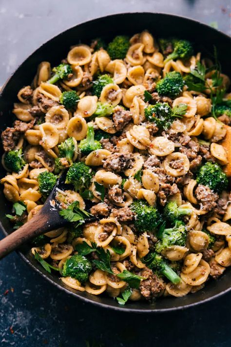 Easy Sausage Dinner, Easy Sausage Dinner Recipes, Sausage Broccoli Pasta, Broccoli Sausage, Quick Dinner Recipes Healthy, Shell Pasta Recipes, Broccoli Pasta Recipe, Sausage Recipes For Dinner, Sausage Dinner