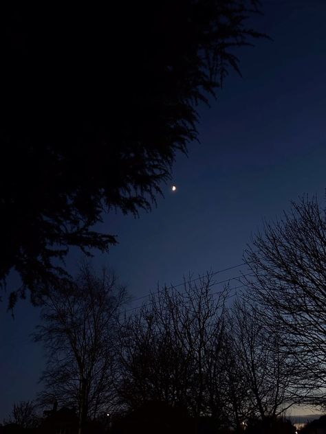 #winter #venus #moon #aesthetic Winter Moon, Moon Aesthetic, Moon Pictures, Pretty Places, New Ideas, Moon