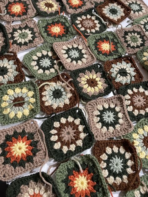 Downtown Crochet, Flower Granny Square Crochet Pattern, 80s Clothes, Crochet Store, Granny Square Projects, Square Crochet Pattern, Flower Granny Square, String Crafts, Crochet Blanket Designs