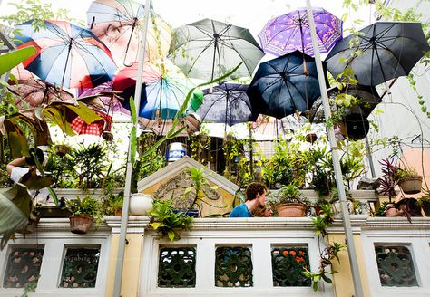 Diy Umbrella, Princess Canopy, Window Canopy, Umbrella Canopy, Canopy Architecture, Umbrella Decorations, Kids Canopy, Backyard Canopy, Eating Area