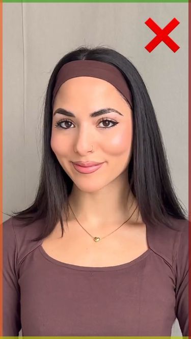 Aesthetic Hairstyles With Headbands, Headbands Hairstyles For Long Hair, Hair Down With Bandana, Easy Hairstyles With Headband, Cute Hairstyles For Headbands, Headband Tutorial Hairstyle, How To Put A Headband On Hairstyles, Hairstyles To Do With Headband, Hairstyles With Thick Headbands