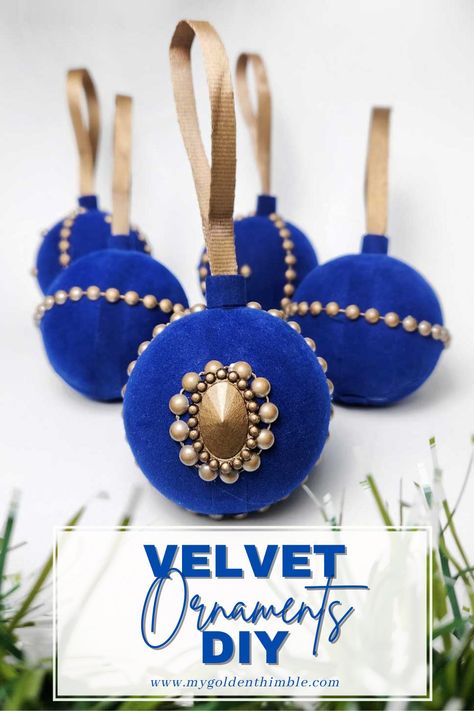 Vintage Elegance: DIY Velvet Ornaments Easy Tutorial Velvet Diy, Velvet Ornaments, Ornaments Diy Kids, Traditional Christmas Ornaments, Rhinestone Ornaments, Christmas Color Palette, Ornament Tutorial, Christmas Ornaments Homemade, Vintage Elegance