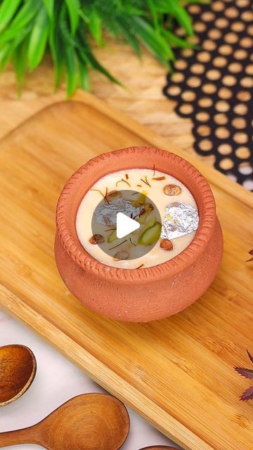 Benazeer Dhorajiwala on Instagram: "Instant Recipe Series Ep 3 • Jalebi & Rabdi is such a heavenly dessert! So here’s the recipe for you guys in just 10 minutes! ❤️🎉

#instantrecipes #rabdi #dessert #recipes #instagood #cookingreels #reels #recipereels #jalebi #jalebirabri #rabri" Jalebi Rabdi, Rabdi Recipe, Jalebi Recipe, Pakistan Food, Fun Deserts, Powder Recipe, Instant Recipes, Indian Sweets, May 20