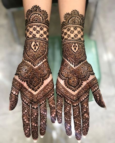 Royal Front Hand Mehndi Design. - MELTBLOGS Wedding Henna Designs, Inai Pengantin, Hand Mehndi Designs, Front Mehndi Design, Indian Mehndi Designs, Tato Henna, मेहंदी डिजाइन, Hand Mehndi Design, Pengantin India