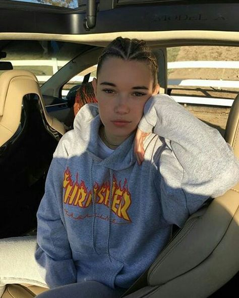 Thrasher Hoodie Outfit, Thrasher Outfit, Sarah Snyder, Thrasher Hoodie, Fire Fits, Skater Girls, Hoodie Outfit, Street Style Inspiration, Augmented Reality