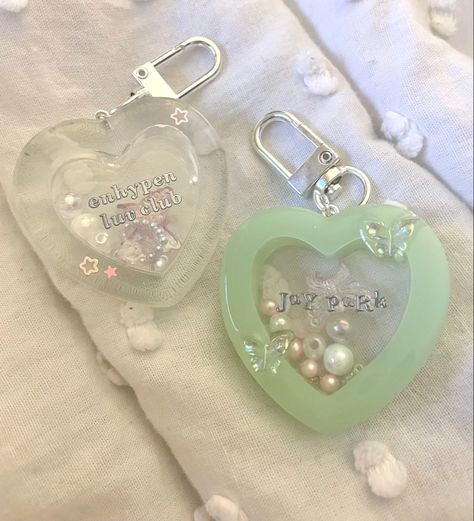 KPOP Enhypen Keychain/Charm ♡ Enhypen Keychain Aesthetic, Enhypen Keychain Ideas, Kpop Resin Keychain, Enhypen Keychain, Kpop Keychain, Kpop Enhypen, Pastel Minimalist, How To Make Clay, Acrylic Keychains