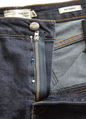 How to fix a zipper on jeans, replace the zip in a pair of jeans and keep the original top stitching – VickyMyersCreations Fix A Zipper On Jeans, What To Do With Old Jeans, History Of Jeans, Denim Rag Quilt, Fix A Zipper, Jeans Tutorial, Repair Jeans, Denim Scraps, Sew Zipper