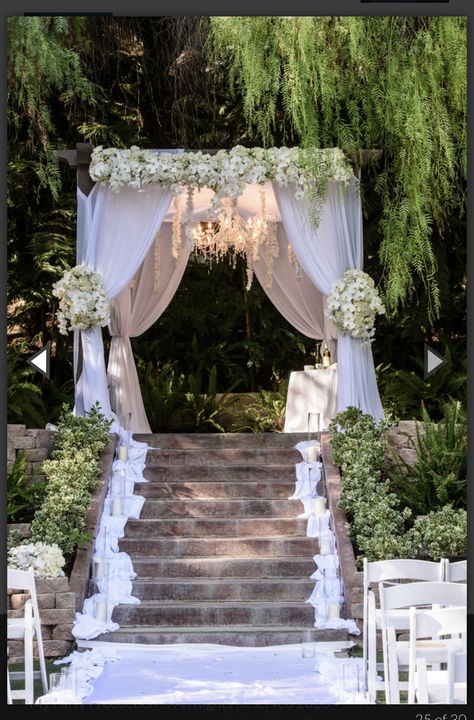 White Wedding Arches, Flower Chuppah, Wedding Chuppah Flowers, Chuppah Ideas, Chuppah Flowers, White Wedding Arch, Wedding Chuppah, Wedding Barn, Wedding 2025