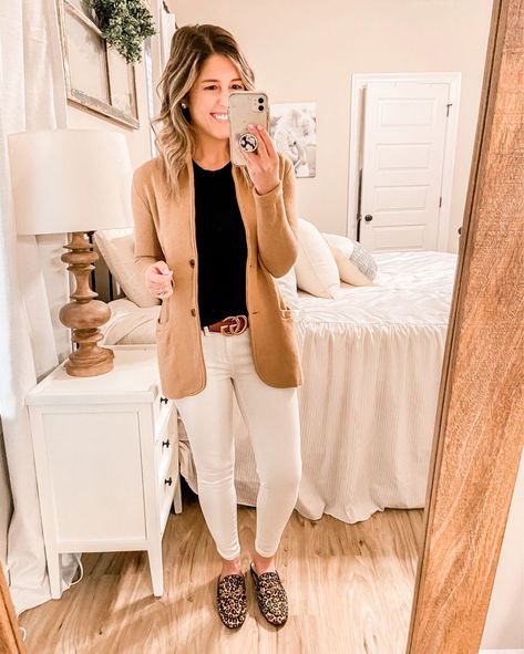 Pink Blazer Outfit Professional, Pink Blazer Business Casual, Dusty Rose Blazer Outfit, Pink Office Outfits Women, Pink Blazer Work Outfit, Pale Pink Blazer Outfit, Blush Pink Blazer Outfit, Petite Office Outfits, Pink Blazer Outfit Work