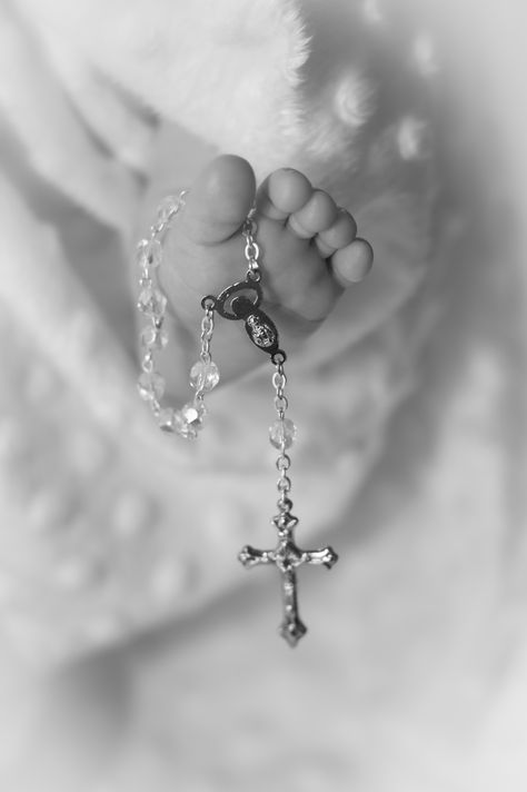 Baby Baptism Photoshoot Ideas, Foto Battesimo Photo Ideas, Christening Photoshoot Ideas, Bautizo Photoshoot, Baptism Photoshoot Ideas, Baptism Aesthetic, Baptism Picture Ideas, Baby Baptism Pictures, Baptism Photoshoot