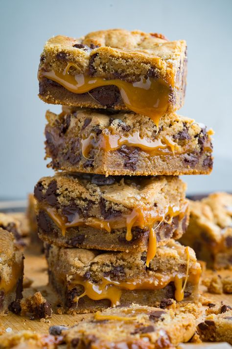 A recipe for Salted Caramel Chocolate Chip Cookie Bars : Soft and tender chocolate chip cookie bars filled with ooey gooey caramel! Caramel Chocolate Chip Cookie Bars, Caramel Chocolate Chip Cookie, Caramel Chocolate Chip Cookies, Gooey Caramel, Chocolate Chip Cookie Bars, Salted Caramel Chocolate, Caramel Chocolate, Ooey Gooey, Cookie Bar Recipes