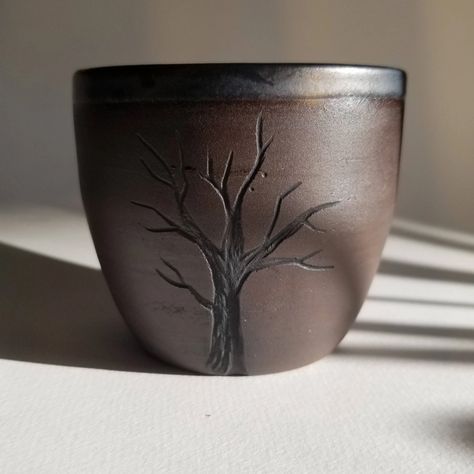 Black clay with metallic glaze - Imgur Black Clay Pottery, Hand Clay, Pottery Carving, Metallic Glaze, Clay Plates, Dream Weaver, Pottery Dishes, Black Clay, Bonsai Pots