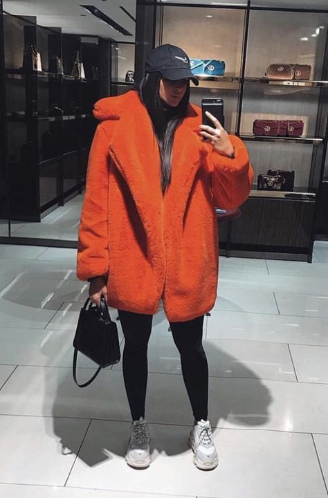 Fur Jacket Outfit, Orange You Glad, Outfits Casual, Baddie Outfits, Faux Fur Coat, Gorgeous Hair, Fur Jacket, Jacket Outfits, Streetwear Fashion