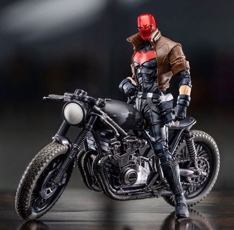 Rob Dunbar on Instagram: "Red Hood on the Drifter motorcycle by @mcfarlane_toys_official. #redhood #jasontodd #batman #driftermotorcycle #batfamily #darkknight #dcmultiverse #dccollectibles #dccomics #thebatman #dcuniverse #dccollection #dccollector #actionfigure #actionfigurephotography #actionfigurecollection #actionfigurecollector #toyphotography #toystagram #toysofinstagram #toyark #thedcuniverse #toyshiz #instatoy #exclumagazine #toycommunity #batmancollector #batmancollection #one12commun Batman Bike, Red Hood Dc, Batman Red Hood, Dc Action Figures, Dc Figures, Mr Knight, Futuristic Motorcycle, Dc Collectibles, Batman Universe