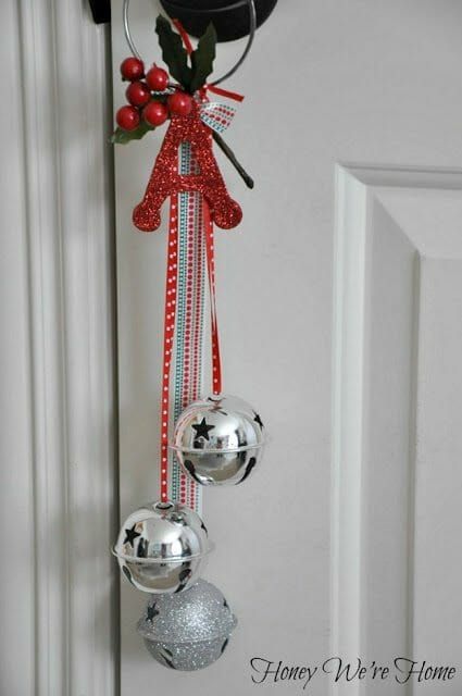 Christmas Craft- Jingle Bell Door Hangers Sticker Magnets, Jingle Bell Crafts, Christmas Jingles, Noel Diy, Christmas Parade, Christmas Door Hanger, Christmas Pendant, Jingle Bell, Ornament Crafts