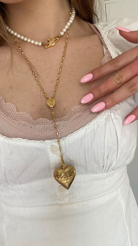 pink lace lana slay dior nails girl Ldr Necklace, Necklace Outfit, Pendant Heart, Heart Shaped Necklace, Dope Jewelry, Foto Ideas Instagram, Jewelry Lookbook, Girly Jewelry, Dream Jewelry