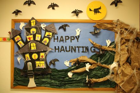 Halloween Bulletin Board Ideas, Decorate Classroom, College Bulletin Boards, Bullentin Boards, Halloween Bulletin Boards, Ra Bulletin Boards, Preschool Bulletin, Preschool Bulletin Boards, Halloween Classroom