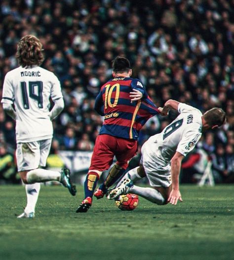 Messi Dribbling, Messi Vs, Lionel Messi Wallpapers, Kings Game, Best Friend Gifs, Toni Kroos, Football Pictures, Leo Messi, Best Player