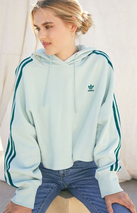 Cropped Hoodie Outfit, Looks Adidas, Aesthetic Hoodies, Look Adidas, Tokyo Street Fashion, Trendy Hoodies, Adidas Trefoil, Adidas Sweatshirt, Adidas Outfit