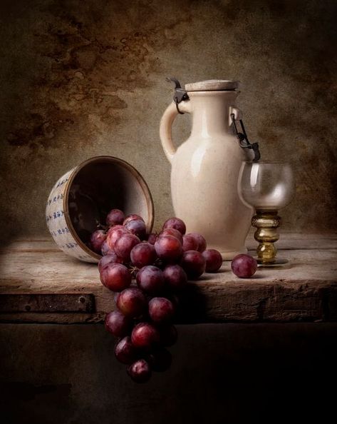 Foto Still Life, City Life Photography, Still Life Pictures, Bottle Drawing, Gold Art Painting, Still Life Images, Pencil Sketch Images, Fruits Images, Still Life Fruit