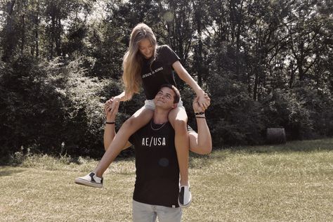 girl on boyfriends shoulder King Jesus, Couple Photoshoot, Couples Photography, Couples Photoshoot, Couple Photography, Couple Photos, Running, Photography