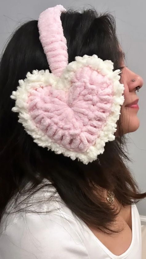 Heart Earmuffs, Mochila Crochet, Sac Diy, Kawaii Crochet, Crochet Fashion Patterns, Crochet Creations, All I Ever Wanted, Fun Crochet Projects, Crochet Heart