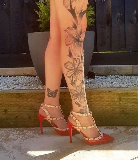 Tattoo Pierna Mujer, Upper Leg Tattoos, Best Leg Tattoos, Girls Tattoos, Jagua Henna, Full Leg Tattoos, Female Tattoos, Omerta Tattoo, Skeleton Hand Tattoo