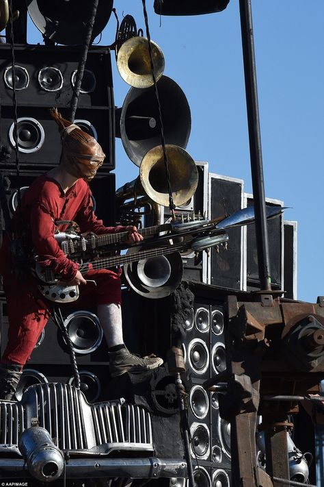 Mad Max: Fury Road Guitar Guy, Theatre Pictures, George Miller, Road Warrior, Mad Max Fury, Mad Max Fury Road, Fury Road, Movie Shots, Leather Mask