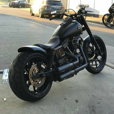 Motos Bobber, Harley Davidson Dyna Super Glide, Harley Davidson Fat Bob, Hd Motorcycles, Dyna Super Glide, Custom Street Bikes, Super Glide, Biker Gear, Harley Dyna