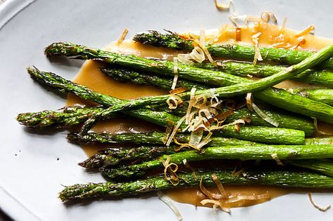 Nobu's Fried Asparagus with Miso Dressing Miso Dressing Recipe, Fried Asparagus, Asparagus Fries, Miso Dressing, Vegetarian Cookbook, Asparagus Recipe, Vegetable Sides, Veggie Sides, Dressing Recipe