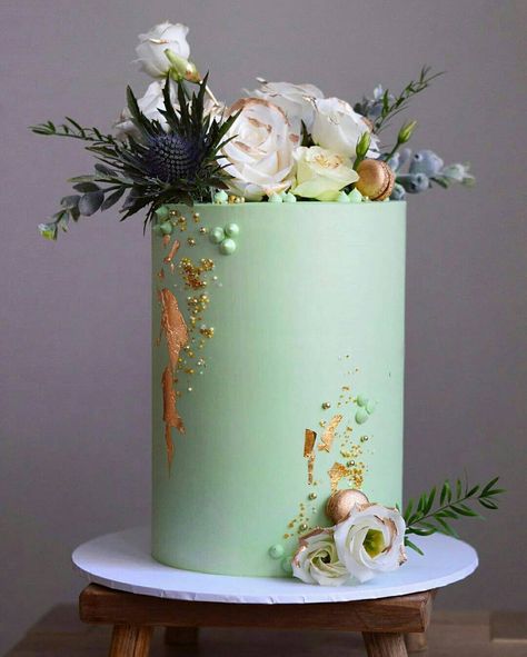 Top Cake Blog on Instagram: “Tall and beautiful 🍀🍀🍀 Reposted from @cakemode.co (@get_regrann) - This green stole my heart ♥️ #greencake #birthdaycake #buttercreamcakes…” St Patricks Day Cakes, Cake Design Inspiration, Green Cake, Tall Cakes, Cake Blog, Pretty Birthday Cakes, Painted Cakes, Edible Glitter, Elegant Cakes