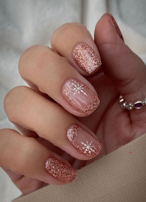 Festive Nails Christmas, Christmas Snowflakes Nails, Red Christmas Nails, Cute Christmas Nails, Nails Christmas, Snowflake Nails, Party Nails, Summer Vacations, Holiday Mood