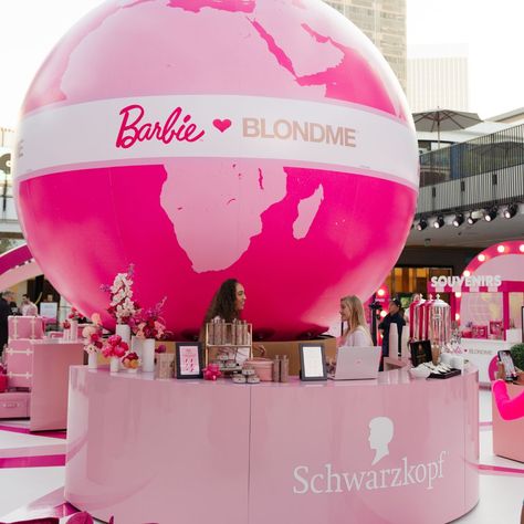 Schwarzkopf Professional’s BLONDME and Mattel’s Barbie teamed up to bring fans limited-edition collab hair care kits and an unforgettable event in Los Angeles on October 21, 2023 at Westfield Century City in The Atrium. The brands hosted a Barbie x BLONDME “Travel in Style Salon” from 11:30 am to 8:00 pm, which let guests immerse themselves in Barbiecore and experience the professional hair techniques of BLONDME products, visit the brand’s destination inspired salon stations. Barbie Hair Salon, Westfield Century City, Hair Care Kits, Salon Stations, Style Salon, Barbie Hair, Hair Techniques, Schwarzkopf Professional, Century City