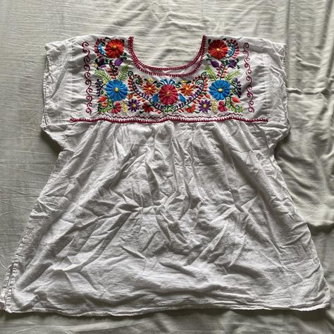 Gorgeous authentic vintage Mexican style coquette... - Depop Cottage Core Blouse, Coquette Depop, Mexican Blouse, Style Cottage, Back Light, Peasant Style, Mexican Style, Vintage Mexican, Cottage Core