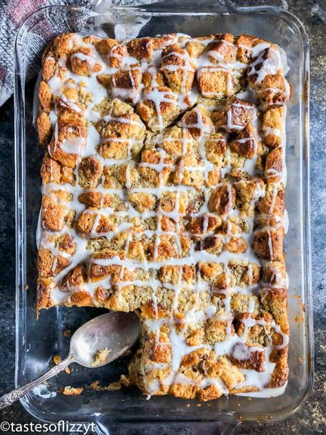 Whip up this easy cinnamon roll bread pudding in no time at all. Prepare the cinnamon rolls the night before and it will only take a few minutes to mix up the next morning. #breakfast #brunch #casserole #cinnamonroll Easy Cinnamon Roll Casserole, Cinnamon Roll Bread Pudding, Bread Pudding Recipe Easy, Bread Pudding Easy, Cinnamon Roll Cheesecake, Cinnamon Roll Bread, Cinnamon Roll Casserole, Bread Ideas, Chocolate Bread Pudding