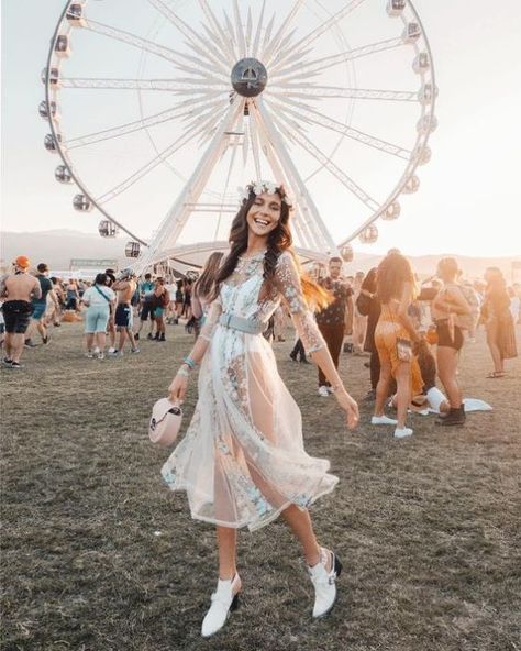 7 Unique Concert Outfits You Can Jam Out In Bonnaroo Outfits, Poses Friends, Desert Outfit, Coachella Looks, Look Festival, Summer Festival Outfit, Fest Outfits, Music Festival Fashion, Music Festival Outfits