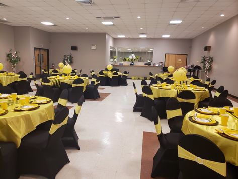 Baby Shower Bumble Bee Theme, Bumble Bee Theme, Shower Table Decorations, Baby First Birthday Themes, Honey Bee Baby Shower, Sunflower Party, Baby Shower Table Decorations, Bumble Bee Baby Shower, Planning Business