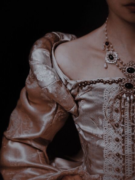 Lera Core, Tudor Aesthetic, Valeria Core, Katherine Howard, Royal Core, Catherine Of Aragon, Royalty Aesthetic, Queen Of England, Anne Boleyn