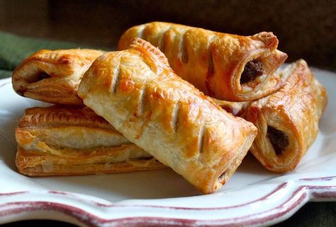 You know I often post recipes for foods I miss from the UK. Well, here's another one...sausage rolls! Whether eaten alone as a quick snack (with HP Sauce, of course), or served with mashed potatoes... Homemade Sausage Rolls, Scottish Dishes, Sausage Rolls Recipe, Ground Beef Pasta, Sausage Roll, Scottish Recipes, Beef Sausage, Homemade Sausage, Sausage Rolls