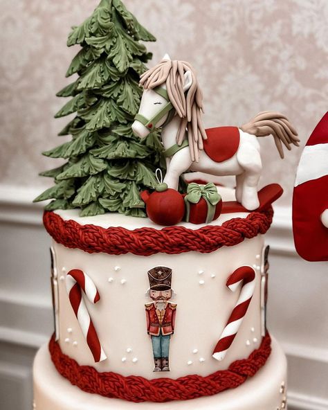 Christmas Cake Designs, Torte Cupcake, Christmas Cake Decorations, Xmas Cake, Xmas Cookies, Christmas Cookies Decorated, Pretty Birthday Cakes, Cute Birthday Cakes, Christmas Dishes