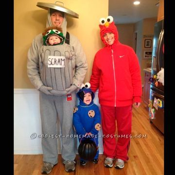 Sesame Street Costume, Sibling Halloween Costumes, Gang Family, Street Gang, Diy Haunted House Props, Costumes For Couples, Halloween Costumes For Family, Diy Halloween Games, Diy Halloween Projects