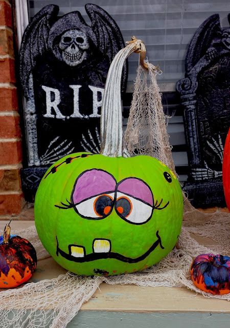 Green Painted Pumpkins, Fun Painted Pumpkins, Paint Pumkins Ideas Easy, Green Pumpkin Ideas, Pumpkin Painting Tutorial, Hollowed Decorations, Grinch Pumpkin Painting, Green Pumpkin Painting Ideas, Pumpkin Fundraiser