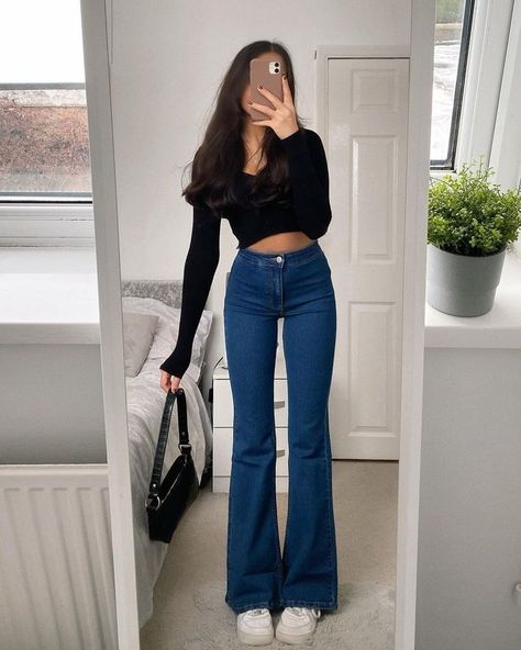 Bell Bottom Leggings Outfits, Fall Outfits Dresses, Neutral Fits, Fall Outfit Trends, Outfits 2023 Fall, Bell Bottoms Outfit, Work Fall Outfits, Fall Outfit Aesthetic, Fall Outfits 2023