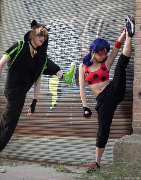 Breakdance Outfit, Chat Photo, Couple Cosplay, Halloween Parejas, Cartoon Cosplay, Cute Couple Halloween Costumes, Epic Cosplay, Miraculous Ladybug Fan Art, Miraculous Ladybug Funny