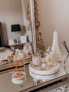 (15) Pinterest Mirrored Dresser Bedroom, Anthropologie Mirror, Dresser Decor Bedroom, Penyimpanan Makeup, Makeup Organization Vanity, Vanity Decor, Aesthetic Rooms, Dresser Decor, Room Inspiration Bedroom